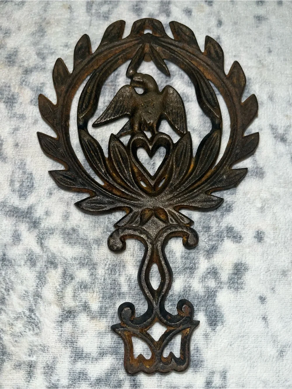 Vintage Footed Cast Iron Eagle Heart Trivet Americana Decor Farmhouse